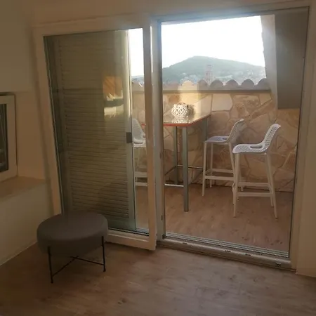 Lighthouse Apartmán *