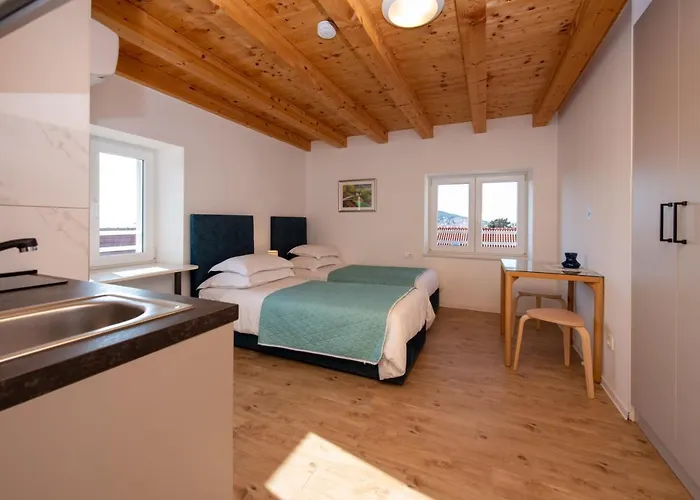 Lighthouse * Сплит